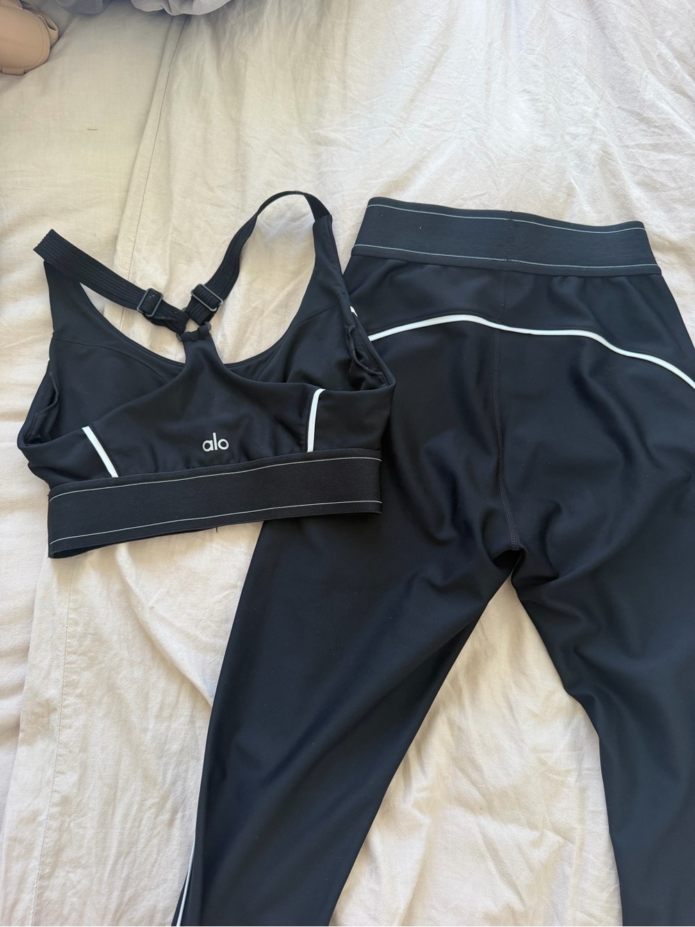 ALO Yoga set - Picture 2 of 3
